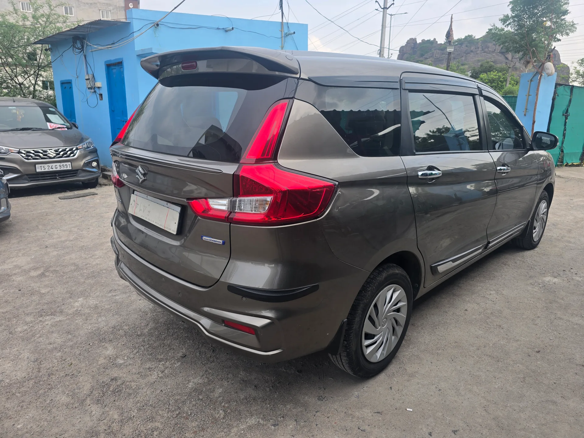 Maruti Suzuki Ertiga vxi smart hybrid