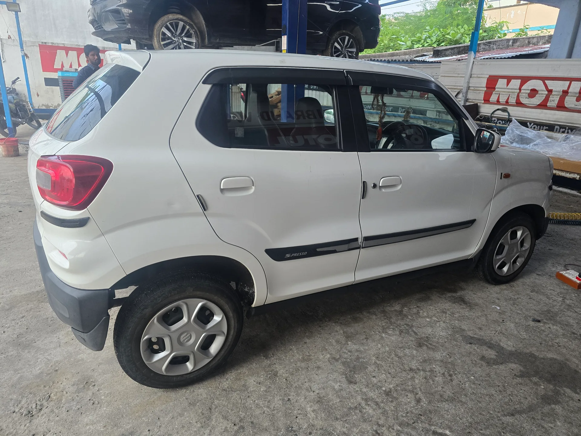 Maruti Suzuki SPresso vxi plus optional